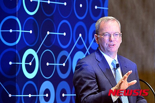 구글 회장 "美, 5년 뒤 AI 분야서 중국에 뒤쳐져"