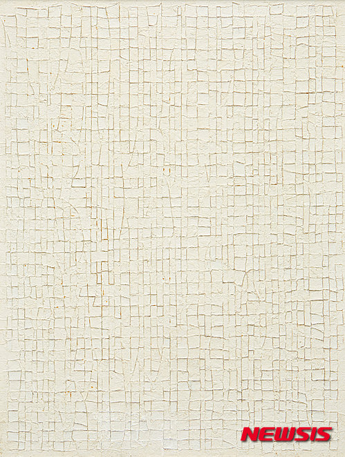 【서울=뉴시스】=정상화, 무제 82-9, 캔버스에 아크릴 65.1×50.0cm (15호), 1982, 낙찰가 9,600만원