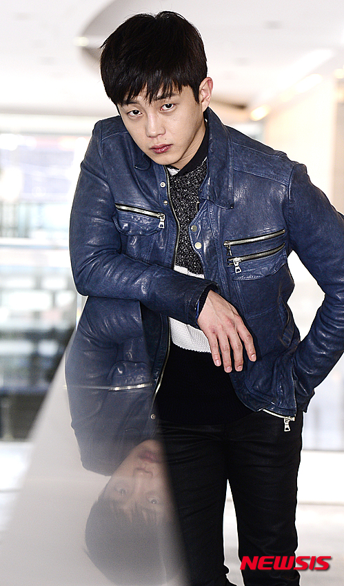 【서울=뉴시스】추상철 기자 = KBS 드라마 '태양의 후예'에서 김기범역으로 열연을 펼치고 있는 배우 김민석이 10일 오후 서울 중구 뉴시스 본사에서 인터뷰를 갖기 전 포즈를 취하고 있다. 2016.03.10.&nbsp; scchoo@newsis.com