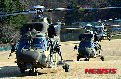 【대구=뉴시스】 배훈식 기자 = 10일 오후 대구 2작전사령부에서 열린 육군항공·특공부대 전개훈련에서 수리온 헬기(KUH-1)가 이륙을 준비하고 있다. 이날 훈련에는 지난해 6월 야전부대에 최초로 2작전사 예하 항공단에 전력화된 수리온 헬기(KUH-1)가 작전에 투입됐다. 2016.03.14. dahora83@newsis.com