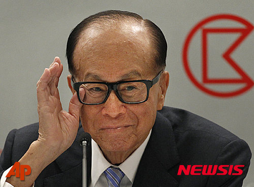 홍콩 최고부자 리카싱(李嘉誠) 청쿵허치슨 그룹 회장이 10일 경제일선에서 정식으로 은퇴했다. 