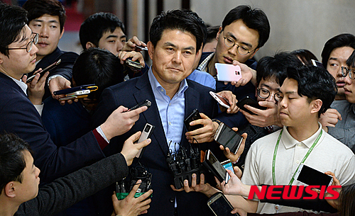 【서울=뉴시스】조수정 기자 =김태호 전 새누리당(현 자유한국당)최고위원. 2016.03.24.&nbsp; chocrystal@newsis.com