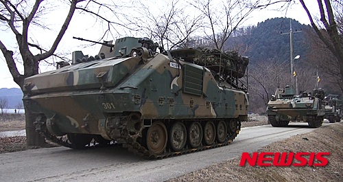 【양평=뉴시스】박혜미 기자 = 지난 27일 경기 양평일대에서 육군 제11기계화보병사단 독수리여단 번개대대의 K-1 전차가 여단 전술훈련평가를 실시하고 있다. 2016.03.29. (사진=육군 제11기계화보병사단 제공)&nbsp; photo@newsis.com