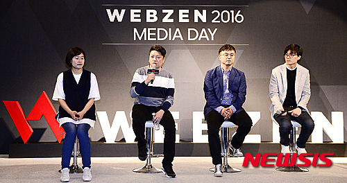 【서울=뉴시스】추상철 기자 = 2016 웹젠 게임 신작발표회가 열린 29일 오전 서울 종로구 JW메리어트 동대문 스퀘어 서울에서 신작 게임 개발자가 취재진의 질문에 답변을 하고 있다.&nbsp; 올해 웹젠은 MMORPG 게임인 '뮤 레전드', '라이트 폴' 등과 골프게임인 '샷 온라인' 등 다양한 게임을 출시한다. 2016.03.29. scchoo@newsis.com