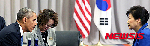 【워싱턴(미국)=뉴시스】박주성 기자 = 박근혜 대통령이 31일(현지시간) 오전 핵안보 정상회의가 열리는 워싱턴 컨벤션 센터에서 버락 오바마 미국 대통령과 한·미 정상회담을 하고 있다. 2016.03.31. park7691@newsis.com
