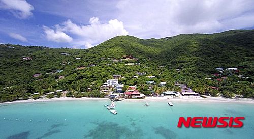 【서울=뉴시스】파나마 최대 로펌 모색 폰세카가 전 세계 전현직 국가정상 및 친인척, 정치인, 슈퍼 리치 등을 위해 지난 40여년동안 세계 곳곳 조세도피처에 무려 20만개가 넘는 페이퍼 컴퍼니를 설립해준 사실이 4일 폭로돼 큰 파장을 불러일으키고 있다.사진은 조세 도피처로 유명한 영국령 버진 제도의 전경. <사진 출처 : 英 BBC> 2016.4.4