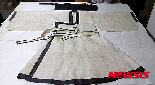 【제천=뉴시스】강신욱 기자 = 6일 문화재청은 충북 제천시 봉양읍 공전리 제천의병전시관이 소장한 '의병장 유인석 심의'를 문화재로 등록 예고했다. 2016.04.06. (사진=문화재청 제공)&nbsp;&nbsp; photo@newsis.com