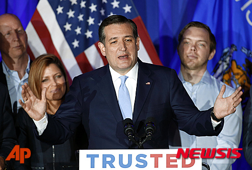 【밀워키=AP/뉴시스】테드 크루즈 미국 공화당 대선 경선후보가 5일(현지시간) 위스콘신주 밀워키에서 경선 승리 연설을 하고 있다. 2016.04.06 