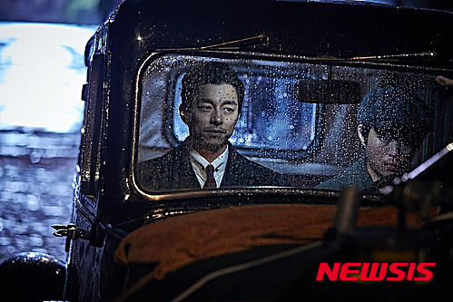 【서울=뉴시스】신진아 기자 = 송강호와 공유가 주연한 영화 ‘밀정’(감독 김지운)이 105회차로 촬영을 마쳤다. 지난해 10월22일 중국 상하이에서 시작, 지난달 31일 끝냈다.&nbsp;&nbsp; jashin@newsis.com