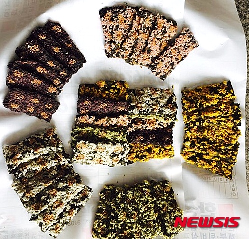 【진주=뉴시스】정경규 기자 = 경남한방약초연구소는 지리산약초랑영농조합법인과 공동으로 식감과 기능성을 높인 ‘한방약초 김부각’을 개발했다고 11일 밝혔다. 2016.04.11 (사진=경남한방약초연구소 제공) photo@newsis.com