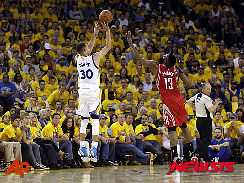  미국프로농구(NBA) 2년 연속 MVP 수상이 유력시 되는 골든스테이트 워리어스의 간판스타 스테픈 커리. 2016.05.10.(AP=뉴시스)