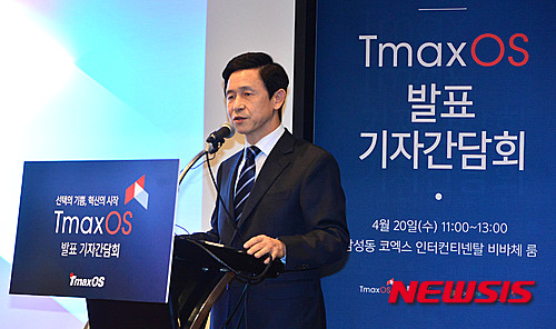 【서울=뉴시스】김선웅 기자 = 20일 오전 서울 강남구 인터콘티넨탈 서울코엑스에서 열린 티맥스(Tmax)OS 발표 기자간담회에서 박학래 티맥스 OS 대표이사가 인사말을 하고 있다. 국산 독자 운영체제(OS) 티맥스(Tmax)OS는 기존 OS 대비 호환성과 통합성, 보안성을 갖춘 유닉스 표준 기반의 운영체제로 PC와 모바일, 클라우드 환경을 하나로 통합해 사용자가 원하는 프로그램을 개발할 수 있게하는 OS 플랫폼이다. 티맥스(Tmax)OS는 오는 7월 일반 사용자를 대상으로 오픈 베타 테스트를 하며 10월 정식으로 출시한다. 2016.04.20. mangusta@newsis.com