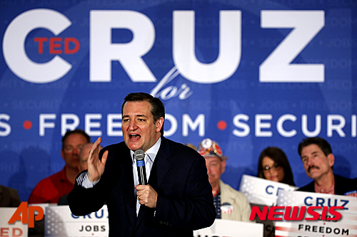 【허시=AP/뉴시스】이지예 기자 = 미국 공화당 대선주자 테드 크루즈 상원의원(텍사스)이 20일(현지시간) 펜실베이니아주 허시에서 선거 유세를 하고 있다. 2016.4.21.
