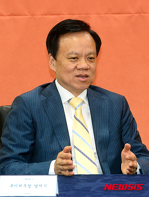 【서울=뉴시스】권현구 기자 = 천민얼 중국 구이저우성 당서기가 21일 오전 서울 중구 서울시청 영상회의실에서 박원순 서울시장과의 면담에서 발언하고 있다. 2016.04.21.&nbsp;&nbsp; stoweon@newsis.com