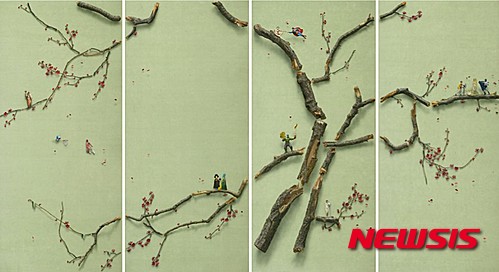 【서울=뉴시스】'한국현대미술의 다색화-3040'-뉴시스 15주년 기념전. 김준식, Red plum blossom-Masterpieces, 118x54cm(6 pieces), Oil on Korean paper, 2016