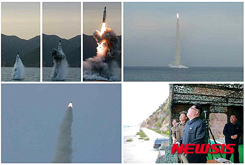 【서울=뉴시스】24일 북한이 잠수함 발사 탄도 미사일 SLBM 시험 발사 장면을 공개하며 이번 시험 발사가 대성공했다고 주장했다. 북한은 어제 오후 함경남도 신포 동북방 동해에서 실시한 SLBM 발사 사진을 여러 장 공개, 노동신문이 보도하고 있다. 2016.04.24. (출처=노동신문) photo@newsis.com