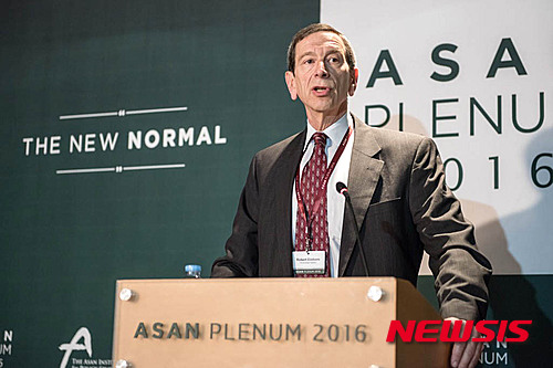 【서울=뉴시스】김선웅 기자 = 로버트 아인혼 전 미국 국무부 비확산·군축담당 특보. 2016.04.26. (사진=아산정책연구원 제공) photo@newsis.com