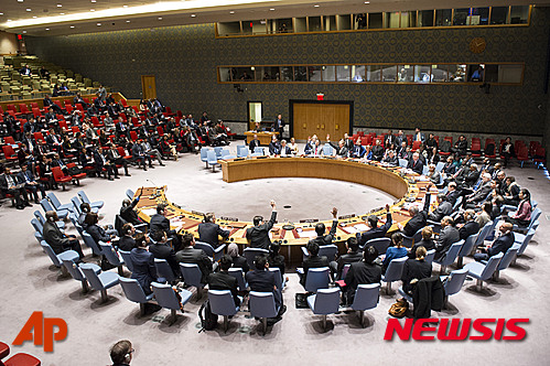 【유엔본부=AP/뉴시스】 지난 4월 29일 유엔본부에서 열린 유엔안보리 서사하라 사태 대책회의에서 이사국들이 유엔평화유지군의 작전에 대해 논의하고 있다.&nbsp; 2016.10.16 