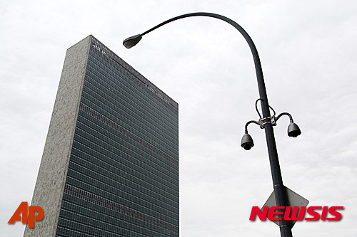 【뉴욕=AP/뉴시스】사진은 유엔 본부 전경. 미국이 우크라이나 전쟁 3년을 맞아 유엔 총회에 독자 결의안을 제출했다. 러시아에 대한 비난과 우크라이나 영토 보전 촉구가 빠진 내용이다. 2025.2.22.