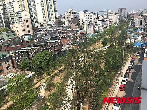 【서울=뉴시스】경의선숲길 와우교 구간