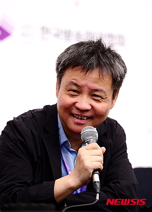 【서울=뉴시스】중국 소설가 위화