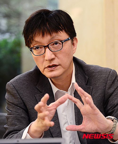 【서울=뉴시스】김진아 기자 = 김흥종 대외경제정책연구원 선임연구위원이 22일 서울 중구 전국은행연합회에서 뉴시스와 인터뷰를 하고 있다. 2016.05.23. 