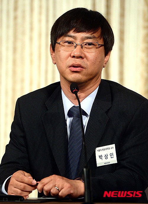 【서울=뉴시스】조성봉 기자 = 박상인 서울대학교 행정대학원 교수가 26일 오전 서울 중구 플라자호텔 그랜드볼룸에서 열린 '한국의 미래, 산업개혁' 2016 뉴시스포럼에서 발언을 하고 있다. 2016.05.26. suncho21@newsis.com