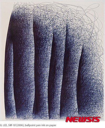 【뉴욕=뉴시스】노창현 특파원 = '볼펜 화가'로 잘 알려진 이일 화백의 작품이 최근 캘리포니아 팜스프링스 뮤지엄에 영구 소장됐다. 뉴욕의 갤러리 아트프로젝트 인터내셔널(대표 이정옥)은 26일 이일 작가의 2006년 작 볼펜 드로잉 'SW-18'이 최근 캘리포니아 팜스프링스 뮤지엄에 영구 소장되었다고 전했다. 이 작품은 2007년 캘리포니아 산호세 뮤지엄에서 열린 'IL LEE: Ballpoint Abstractions' 작품으로 이달 28일부터 9월4일까지 팜스프링스 아트 뮤지엄에서 전시될 예정이다. 2016.09.26. <사진=아트 프로젝트 인터내셔널 제공>&nbsp;&nbsp; robin@newsis.com 