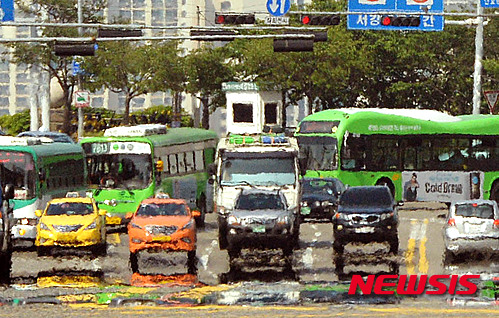 '찜통차' 안에 갇히는 아이와 반려동물들…"잠깐도 안 돼"