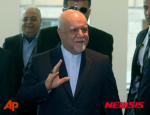 【빈=AP/뉴시스】비잔 남다르 잔가네 이란 석유장관이 2일(현지시간) 오스트리아 빈에서 열린 석유수출국기구(오펙) 회의에 참석하고 있다. 2016.06.02 