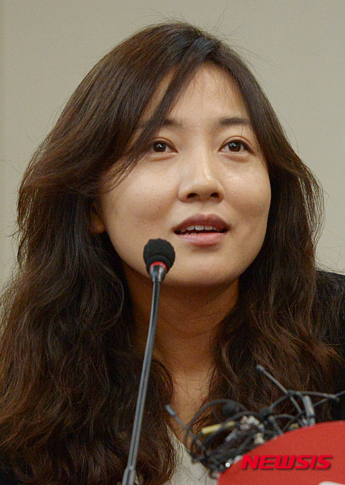 【서울=뉴시스】조수정 기자 = 임윤선 새누리당 비상대책위원이 3일 오전 서울 여의도 당사에서 열린 비상대책위원회 첫 회의에서 인사말 하고 있다. 2016.06.03. chocrystal@newsis.com