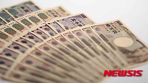 【서울=뉴시스】영국의 파이낸셜타임스(FT)는 2일(현지시간) 국제신용평가 기관인 피치의 자료를 인용해 지난 5월 제로 수익률 이하인 국채 규모가 전달보다 5% 증가한 10조4000억 달러를 기록했다고 보도했다. 이탈리아와 일본, 독일, 프랑스 등지의 국채로 투자자 몰리면서 가격이 급등했기 때문으로 분석되고 있다. <출처: 파이낸셜타임스> 2016.06.02