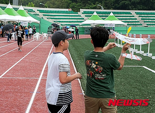 공군 참모총장배 스페이스 챌린지(Space Challenge) 전북지역 예선대회가 군산월명종합경기장에서 열리고 있다. 