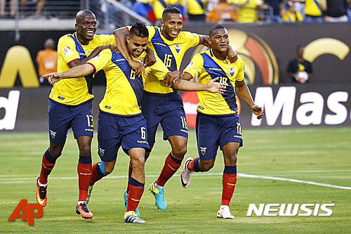 Ecuador players, from left to right, Enner Valencia, Cristian Noboa, Luis Antonio Valencia and Carlos Gruezo celebrate after Noboa scored a goal against Haiti during the second half of a Copa America Group B soccer match, Sunday, June 12, 2016, in East Rutherford, N.J. (AP Photo/Julio Cortez)