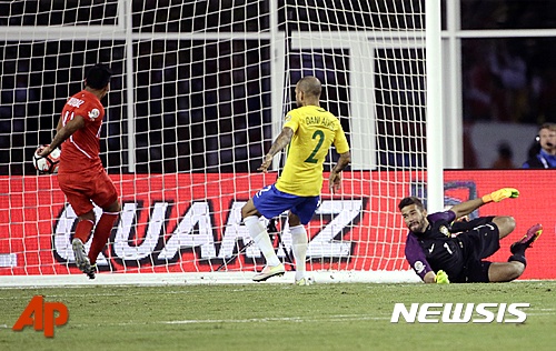 Peru's Raul Ruidiaz (11) scores a goal past Brazil?s goalkeeper Alisson, right, and Dani Alves (2) in the second half of a Copa America Group B soccer match on Sunday, June 12, 2016, in Foxborough, Mass. (AP Photo/Steven Senne)