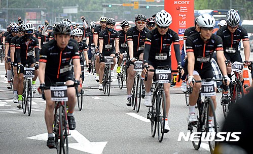 【대구=뉴시스】철인3종 경기 사이클 모습이다. 뉴시스DB. 2019.05.25. photo@newsis.com