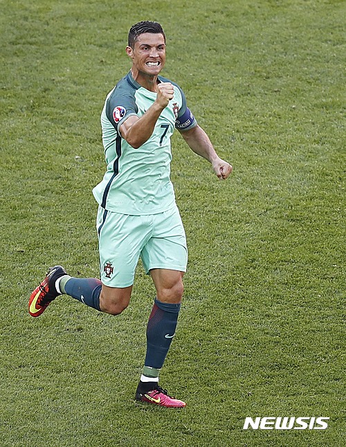 Portugal's Cristiano Ronaldo celebrates scoring his side's 3rd goal during the Euro 2016 Group F soccer match between Hungary and Portugal at the Grand Stade in Decines-Charpieu, near Lyon, France, Wednesday, June 22, 2016. (AP Photo/Michael Sohn)