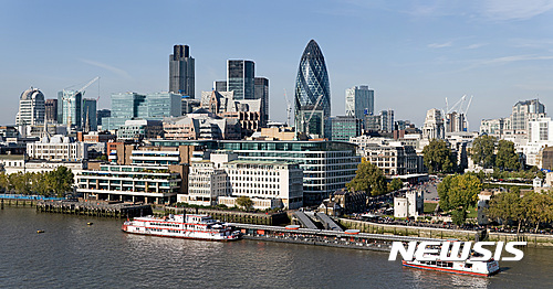 【서울=뉴시스】뉴욕의 맨해튼과 함께 전 세계 금융시장의 양대산맥인 시티오브런던은 브렉시트 현실화로 인해 경제적으로 가장 파괴적인 직격탄을 맞을 전망이다. 사진은 시티오브런던 전경. (사진 출처 = 위키피디아) 2016.06.24