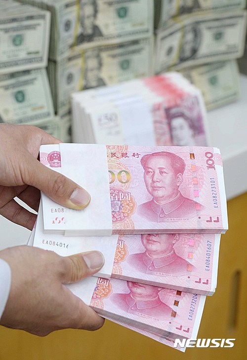 [올댓차이나] 중국 위안화 기준치 1달러=6.7148위안···0.20%↑