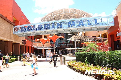 【플로리다=뉴시스】최선윤 기자 = 지난 22일(현지시간) 오후 1시께 방문한 미국 플로리다 마이애미 지역의 아울렛 돌핀몰. csy625@newsis.com