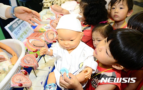 文정부 최대 난제 '저출산' 극약처방 통할까 