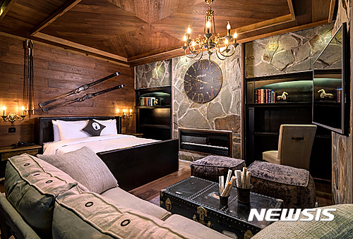 【서울=뉴시스】호텔 더 디자이너스 건대점 '토니안 룸'.