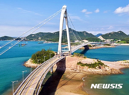 【군산=뉴시스】고석중 기자 = 오는 5일 군산군도 연결도로의 새만금방조제~신시도~무녀도를 잇는 구간(4.38㎞)가 임시 개통될 예정이다.