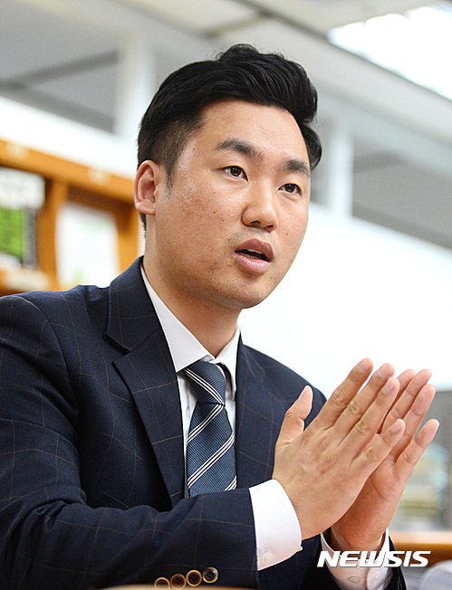 【서울=뉴시스】김진아 기자 = NH투자증권 장재영 책임연구원이 28일 서울 여의도 NH투자증권에서 뉴시스와 인터뷰를 하고 있다. 2016.07.04. bluesoda@newsis.com 