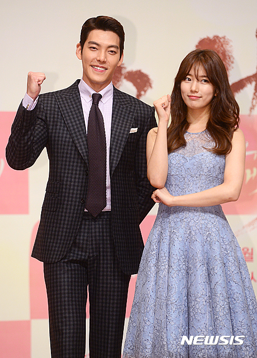 【서울=뉴시스】권현구 기자 = 배우 김우빈과 수지가 4일 오후 서울 용산구 그랜드 하얏트 서울 호텔 그랜드볼룸에서 열린 KBS 2TV 특별기획드라마 '함부로 애틋하게' 제작발표회에 참석해 포토타임을 갖고 있다. 2016.07.04.&nbsp; stoweon@newsis.com
