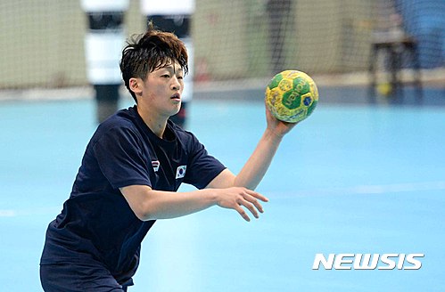 【서울=뉴시스】고범준 기자 = 5일 오후 서울 노원구 공릉동 태릉선수촌에서 열린 2016 리우하계올림픽 D-30 미디어데이에서 핸드볼 대표팀 유소정이 훈련을 하고 있다. 2016.07.05. bjko@newsis.com