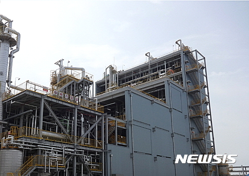 【서울=뉴시스】 전북 새만금산업단지 내 위치한 도레이첨단소재 PPS 군산공장 전경