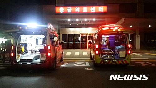 【서울=뉴시스】조명규 기자 = 8일 새벽 김금수(58) 강원 양구군 부군수가 흡인성 폐렴으로 쓰러져 서울 아산병원으로 이송돼 치료를 받고 있다.2016.07.08 mkcho@newsis.com