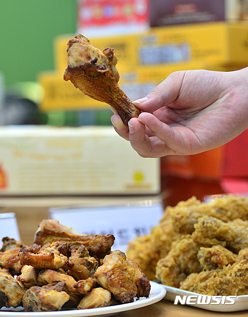 치킨집 팔고 근처에 '양심불량' 개업···법원 "배상하라"