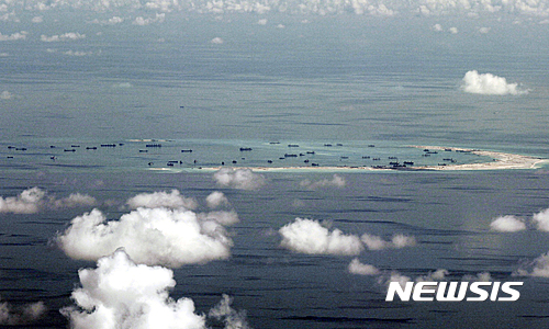 중국, 남중국해 인공섬 3곳에 기상관측소..."군사기지화 박차"